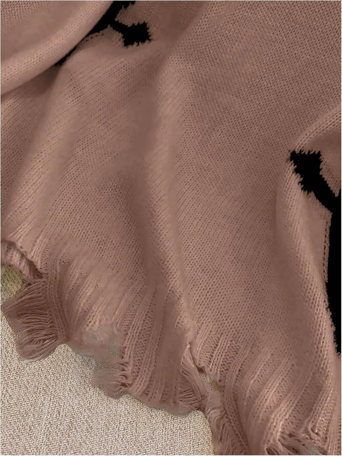 Women's Graphic Sweaters V Neck Long Sleeve Distressed Sweaters Raw Hem Knitted Pullover Top